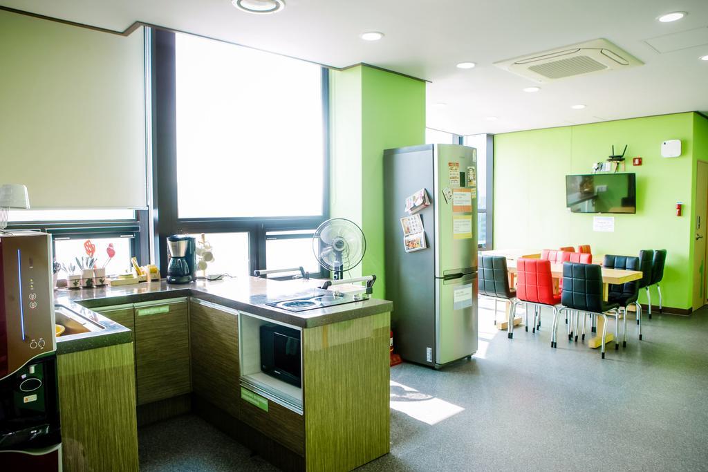 Jini Guesthouse Пусан Экстерьер фото